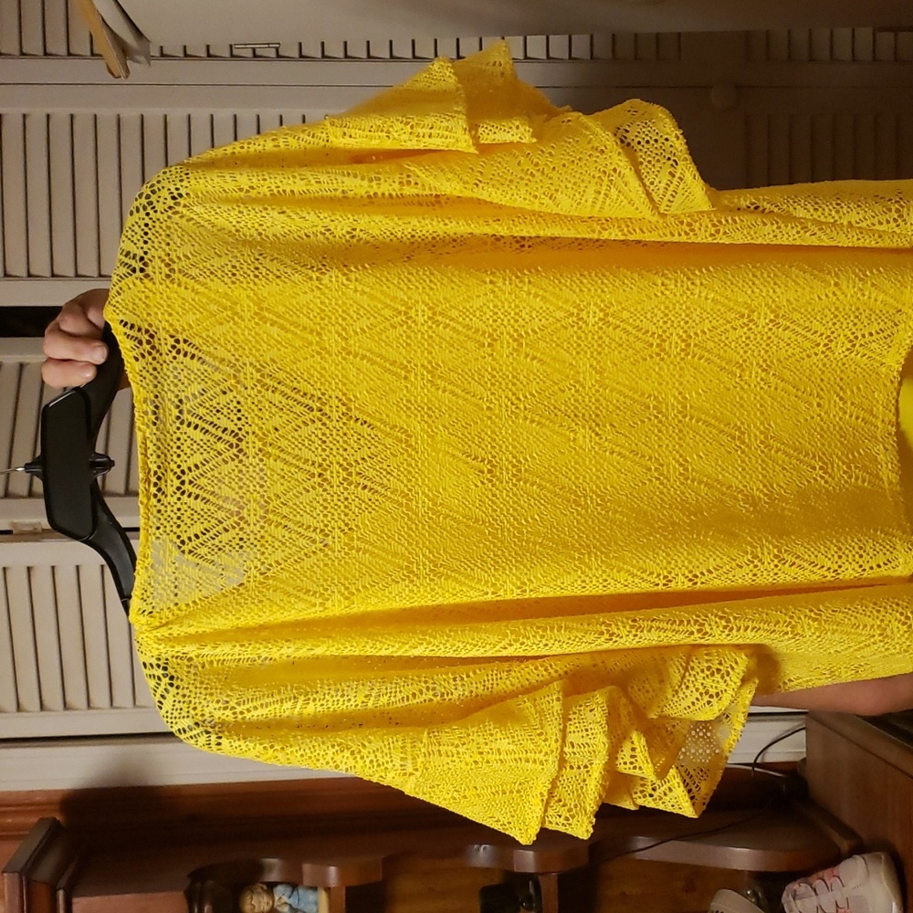 Beautiful yellow top